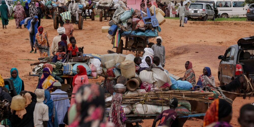 مصر تدعو إلى حشد الدعم الدولي لمساعدة السودانيين